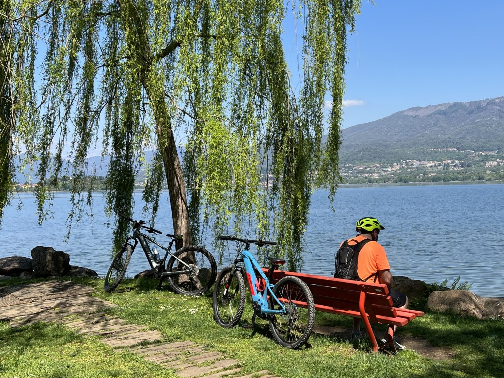Pedalando lungo le vie del&nbsp;silenzio